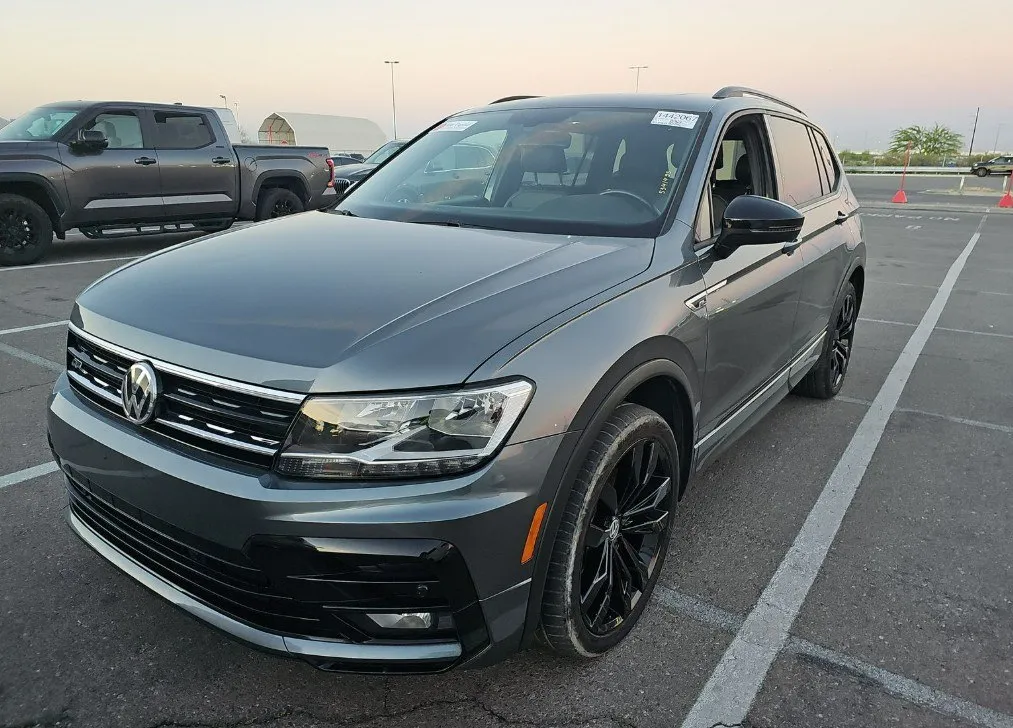 Volkswagen Touareg - фото 1