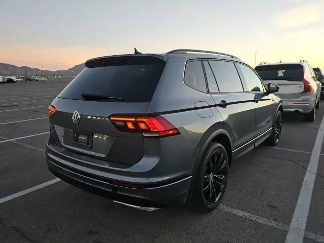 Volkswagen Touareg - фото 3