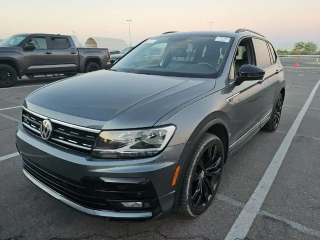 Volkswagen Touareg - фото 1