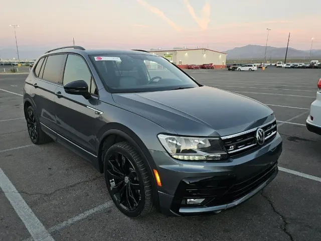 Volkswagen Touareg - фото 2