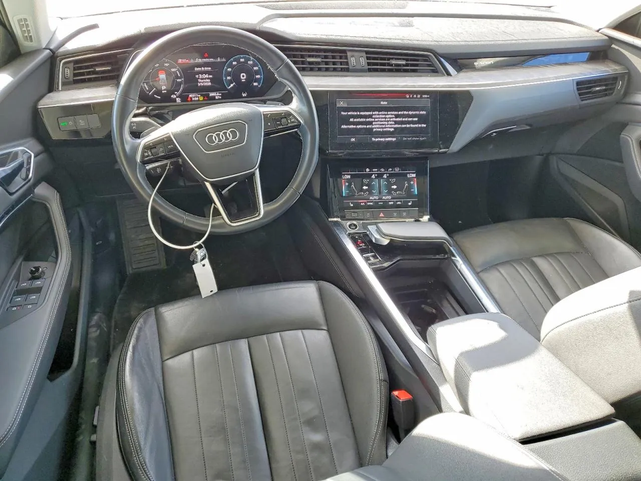 Audi e-tron - фото 9