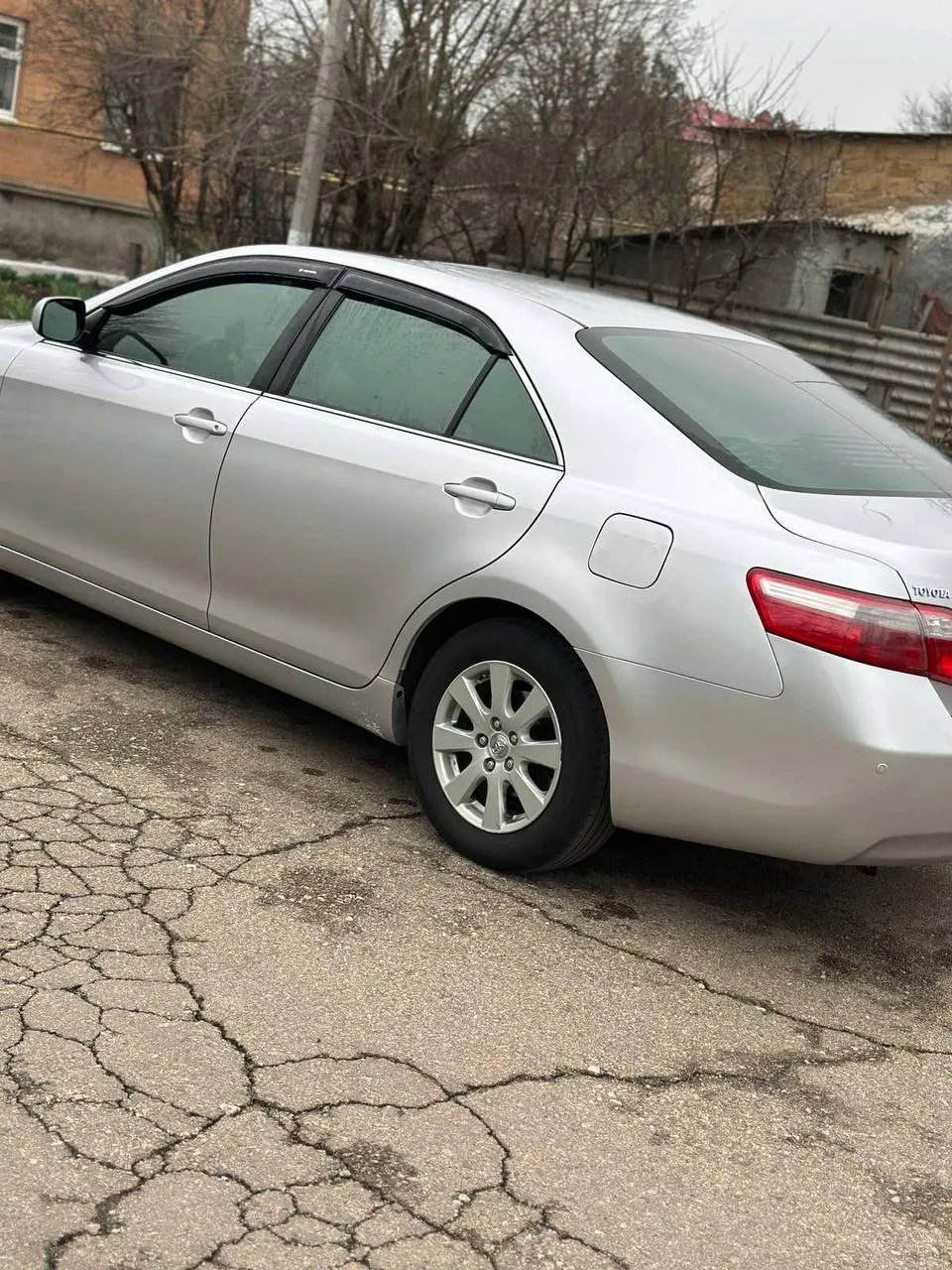Toyota Camry - фото 1