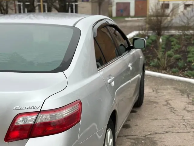 Toyota Camry - фото 4