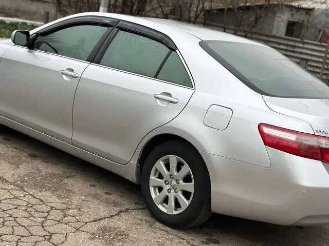 Toyota Camry - фото 1