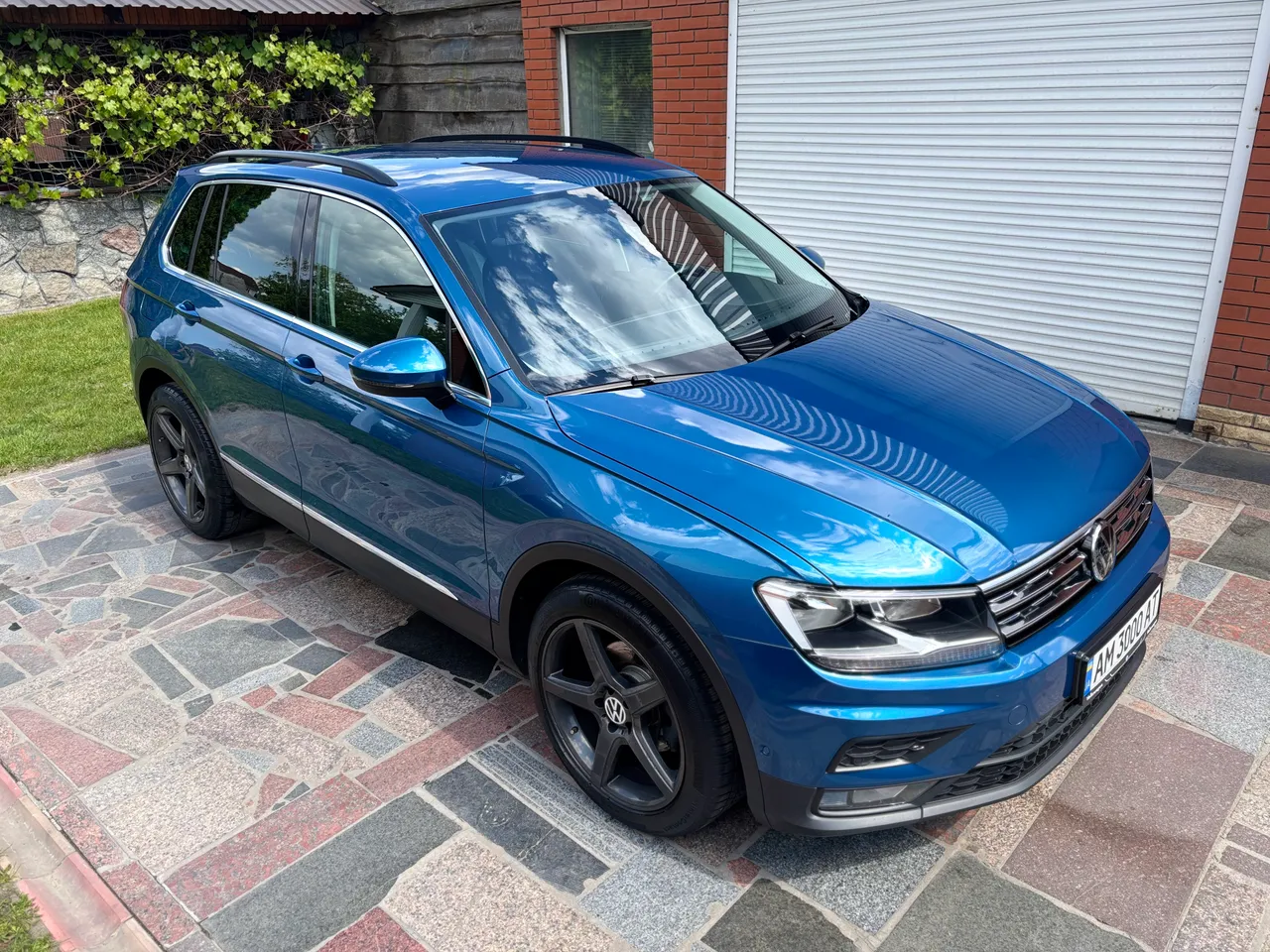 Volkswagen Tiguan - фото 2