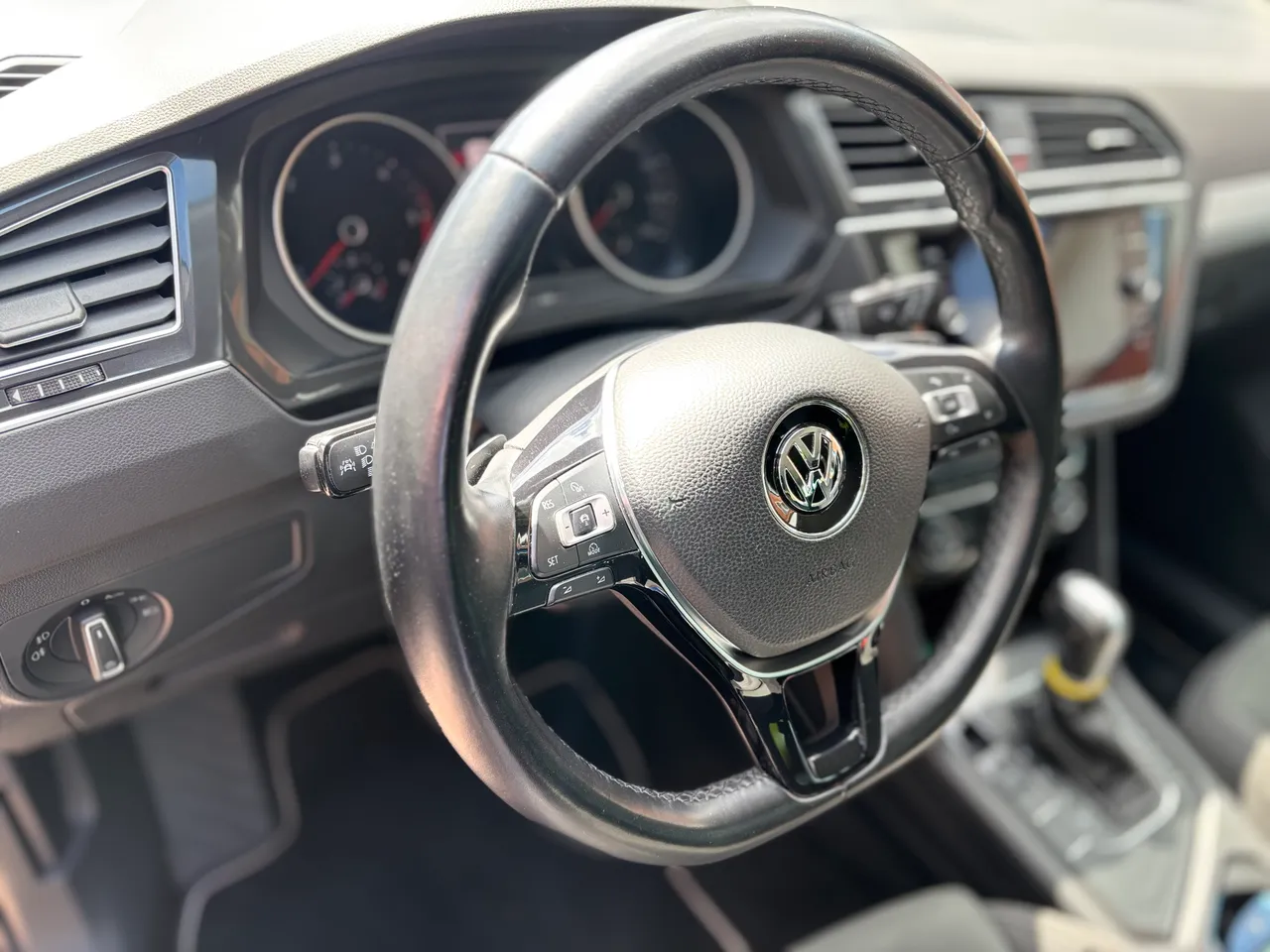 Volkswagen Tiguan - фото 13