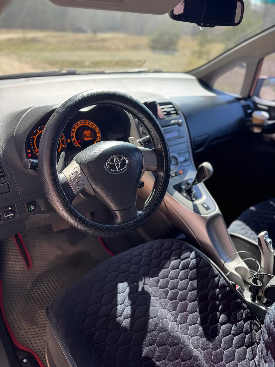 Toyota Auris - фото 7