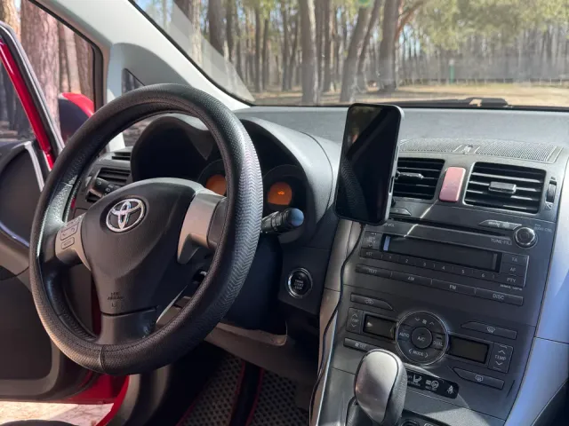 Toyota Auris - фото 5