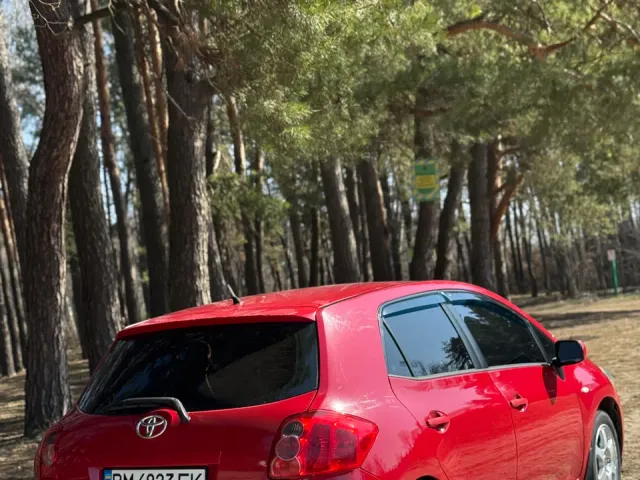 Toyota Auris - фото 2