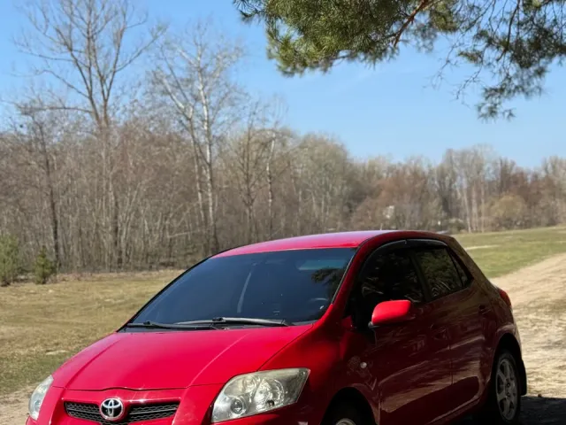 Toyota Auris - фото 4