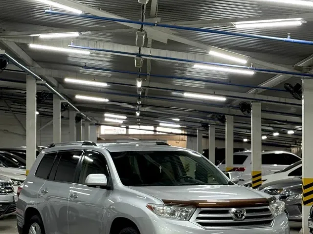 Toyota Highlander - фото 2