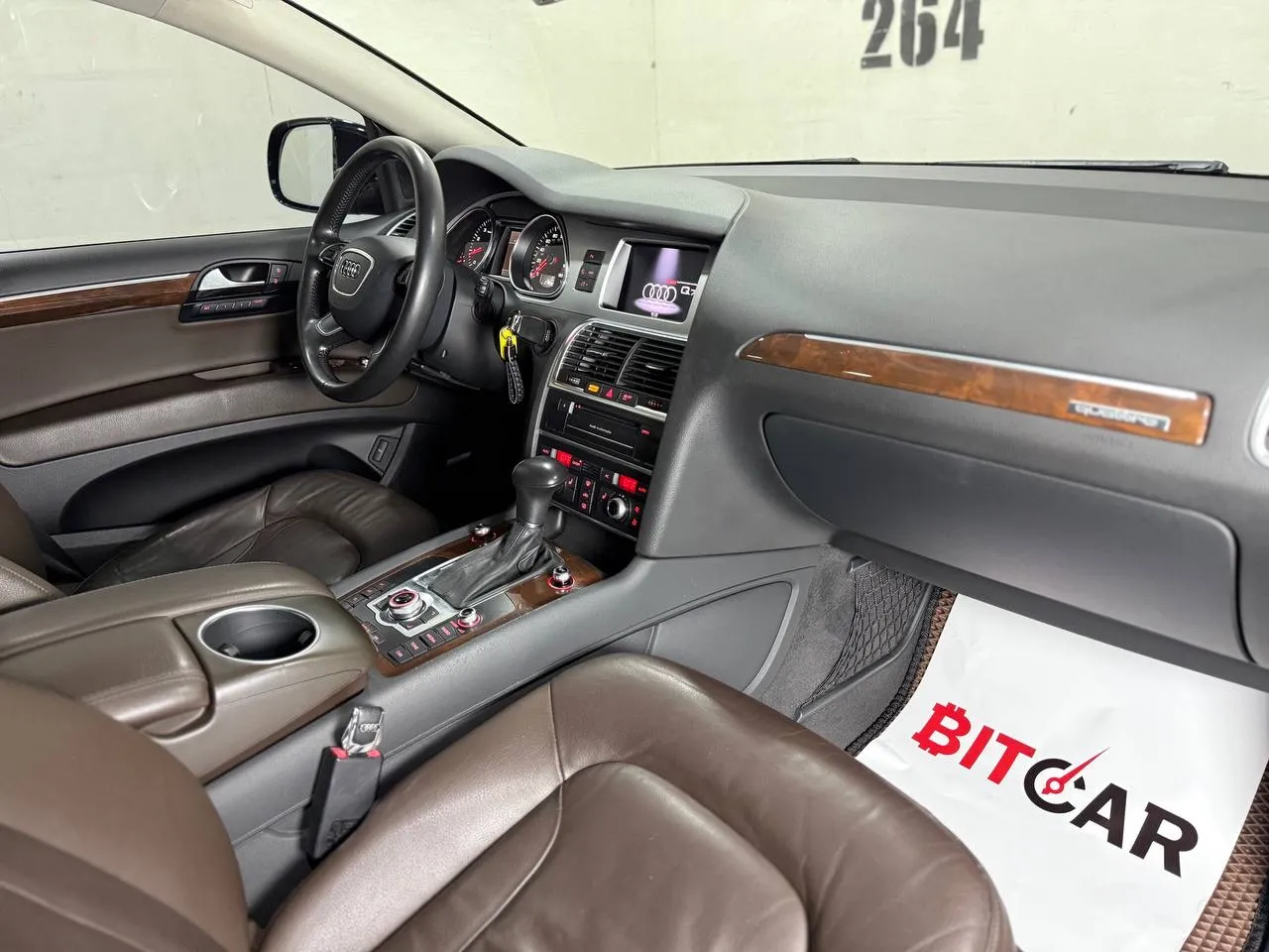 Audi Q7 - фото 8