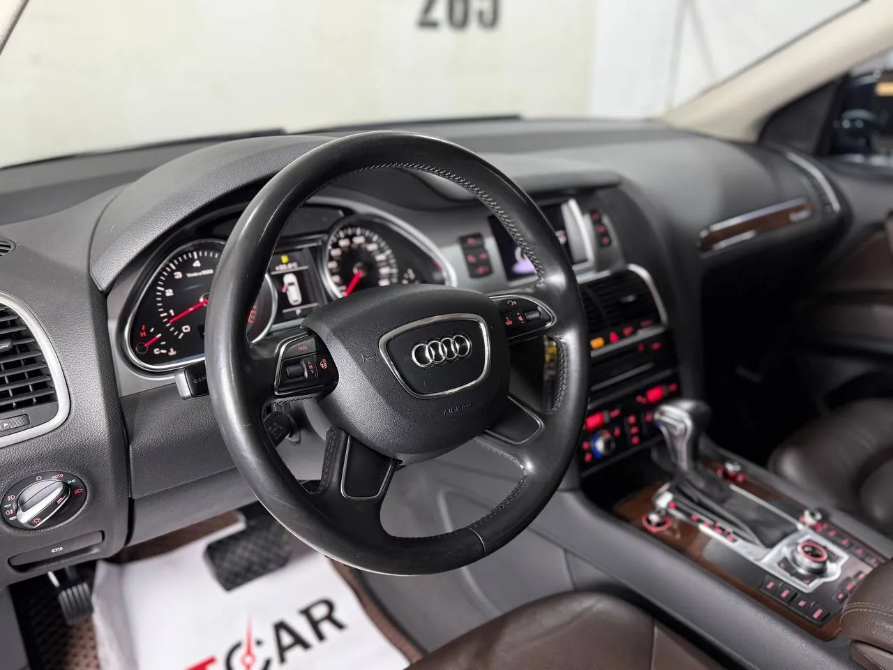 Audi Q7 - фото 7