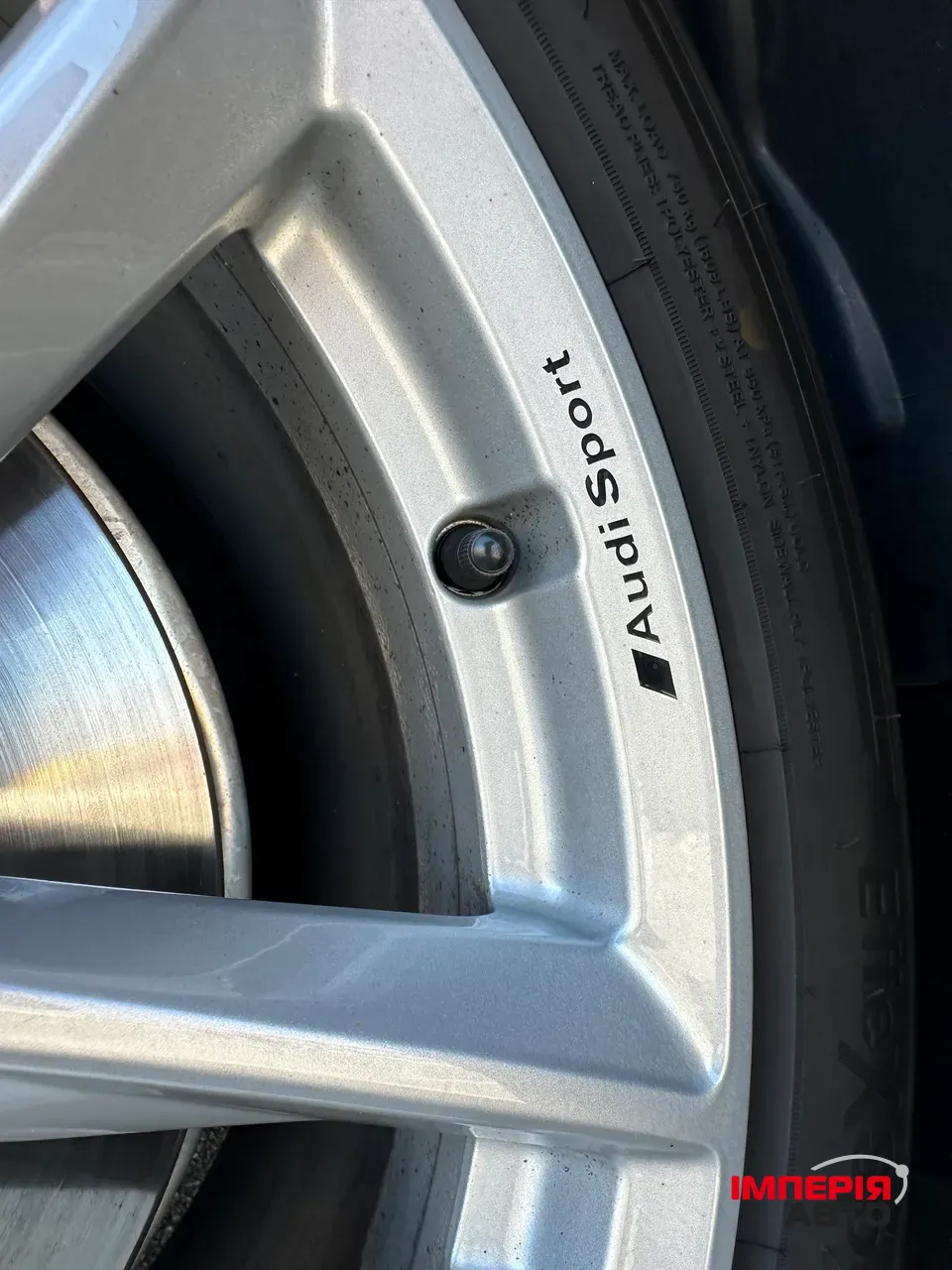 Audi A4 - фото 8