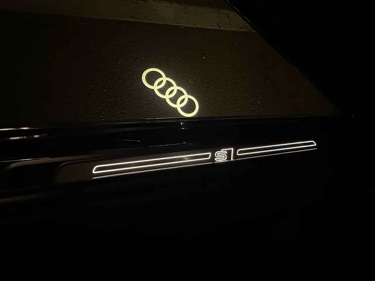 Audi A4 - фото 32