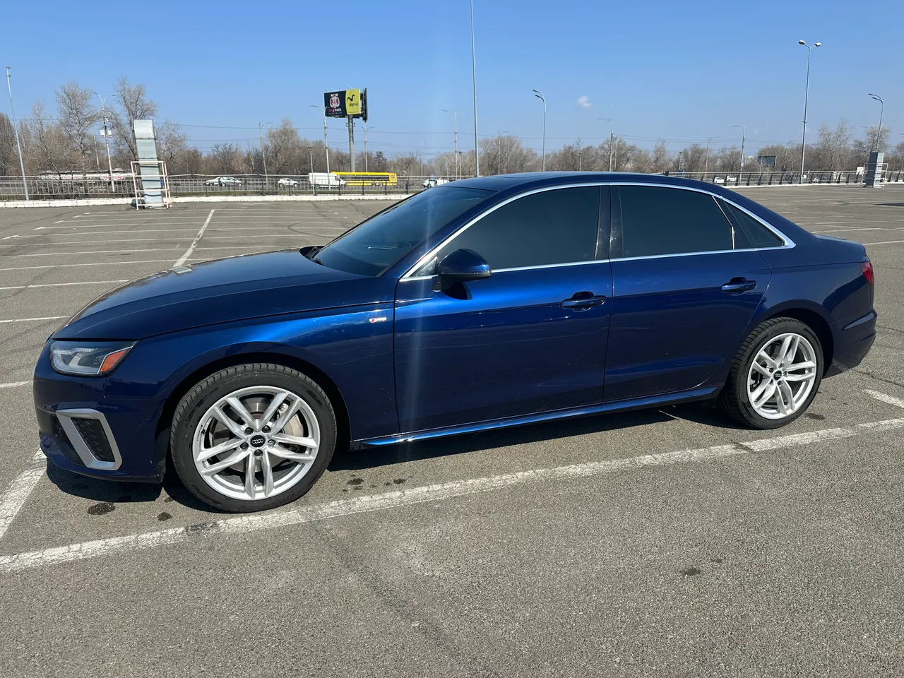 Audi A4 - фото 30