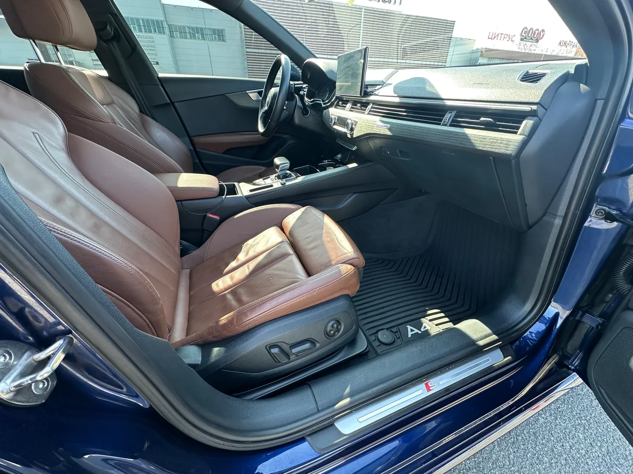 Audi A4 - фото 21