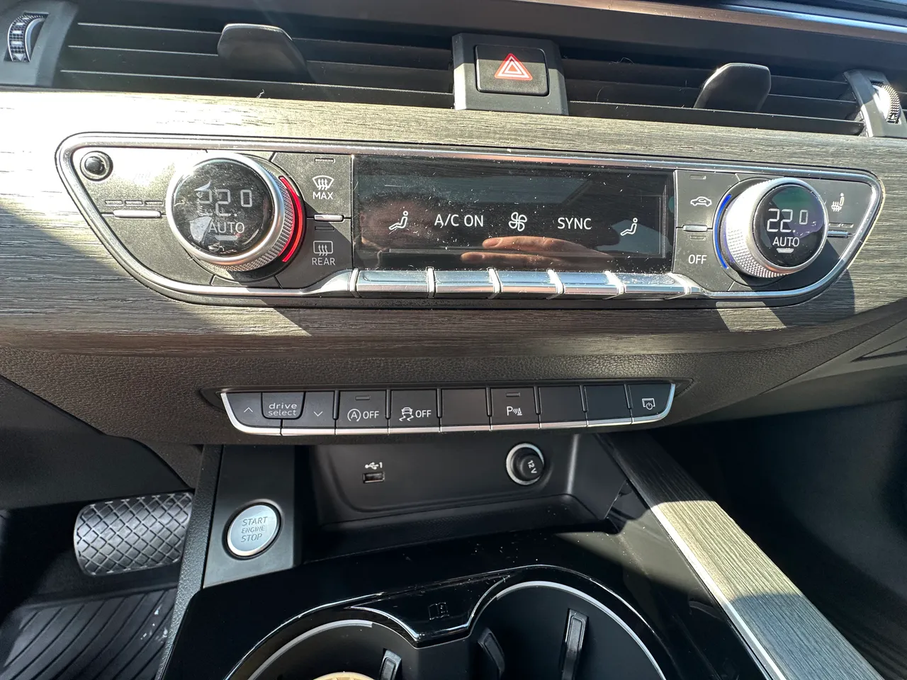 Audi A4 - фото 11