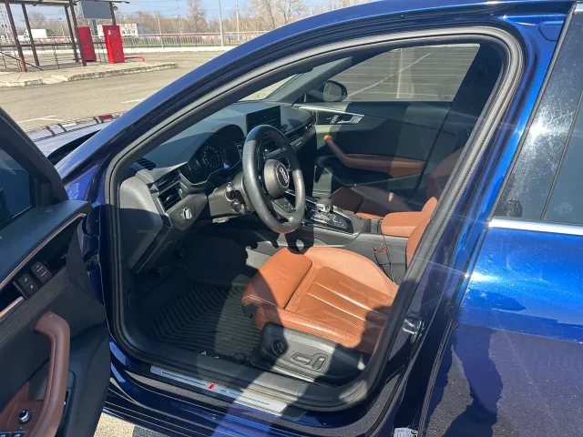 Audi A4 - фото 5