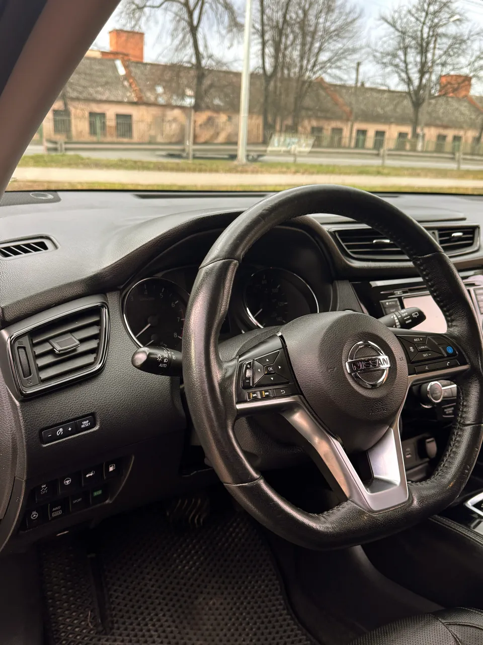 Nissan Rogue - фото 4