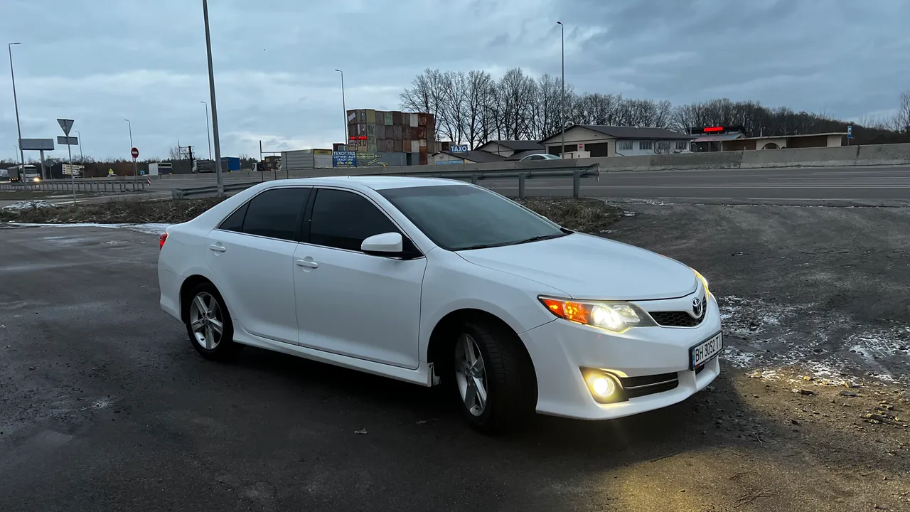 Toyota Camry - фото 8