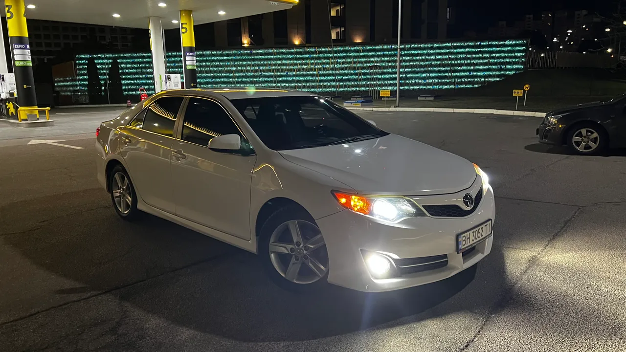 Toyota Camry - фото 4