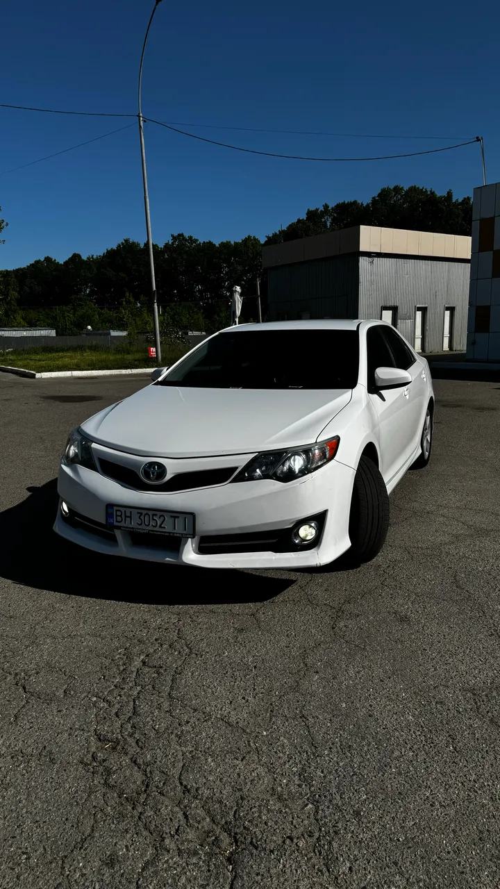 Toyota Camry - фото 3