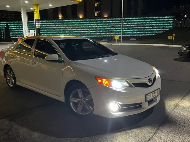 Toyota Camry - фото 4