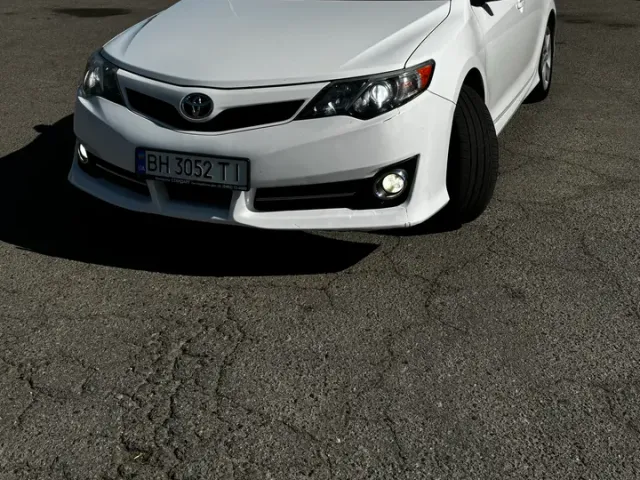 Toyota Camry - фото 3