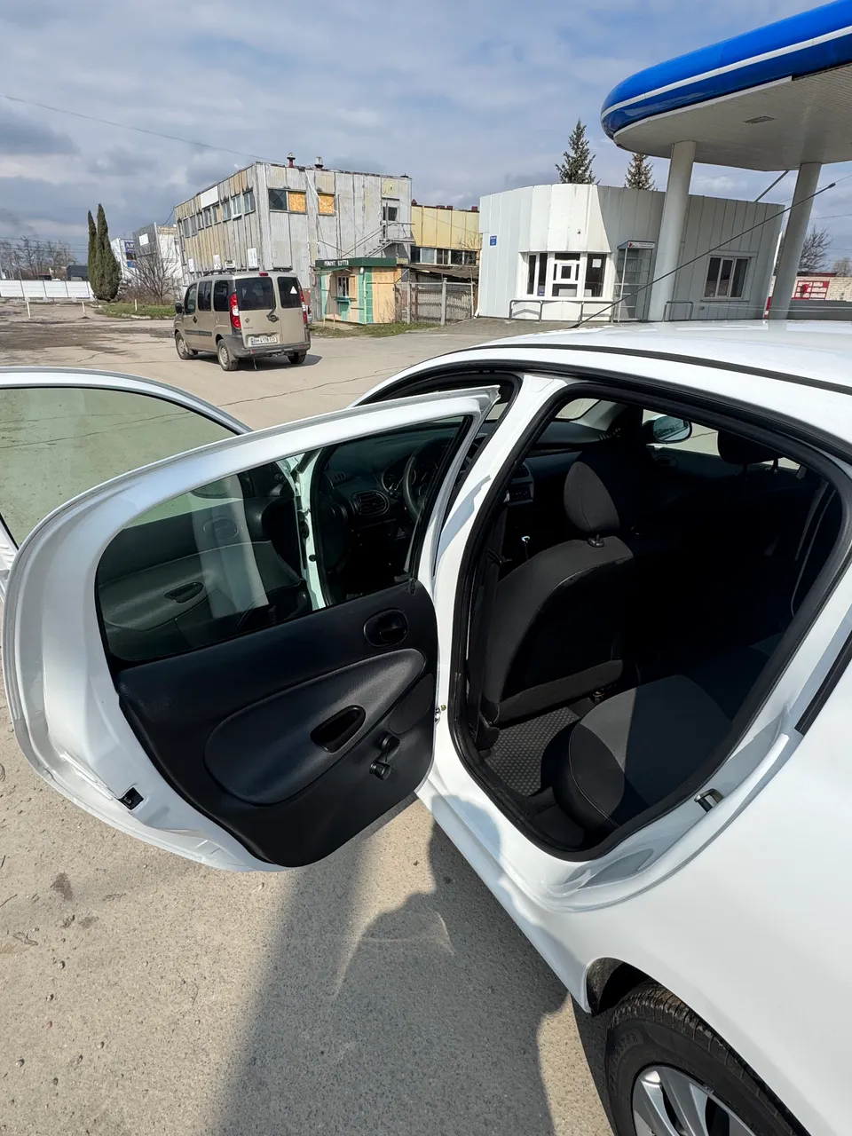 Peugeot 206 - фото 8