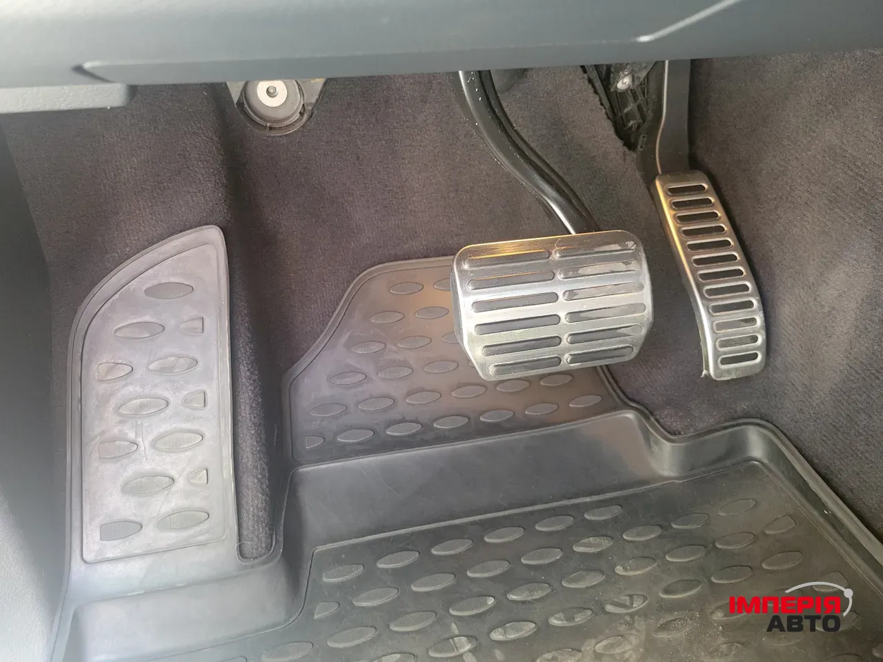 Volkswagen Touareg - фото 9