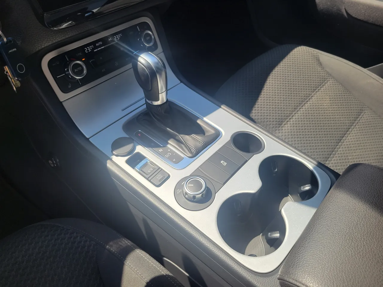 Volkswagen Touareg - фото 7