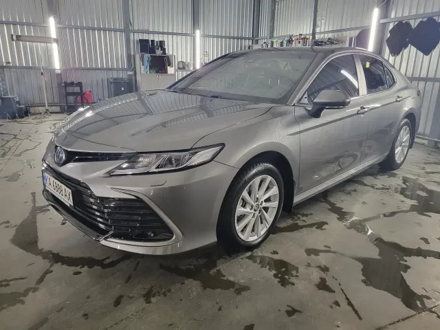 Toyota Camry - фото 1