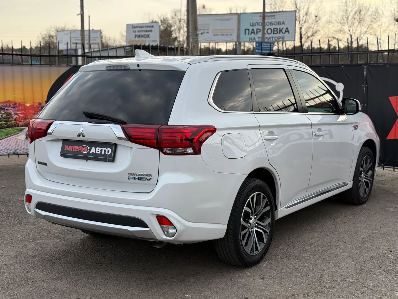 Mitsubishi Outlander - фото 6