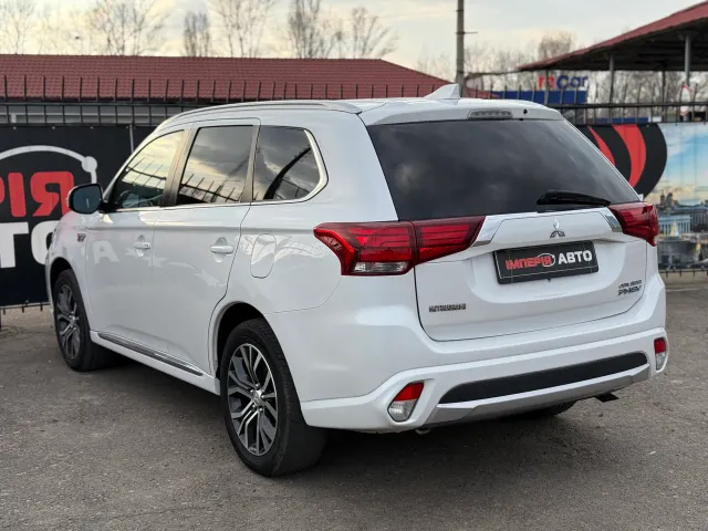 Mitsubishi Outlander - фото 5
