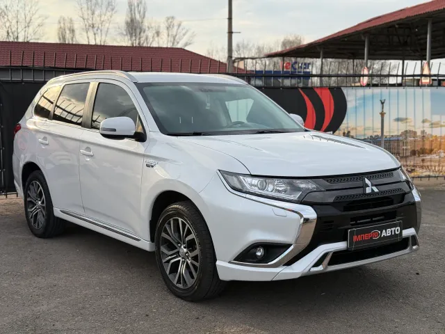 Mitsubishi Outlander - фото 3
