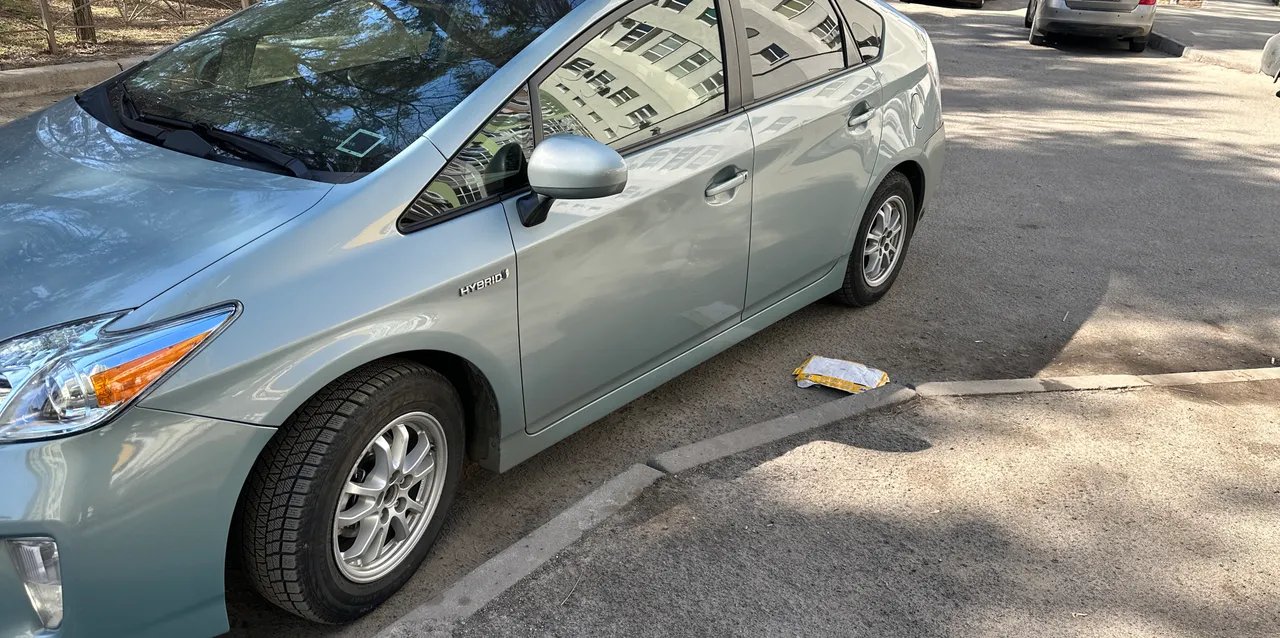 Toyota Prius - фото 2