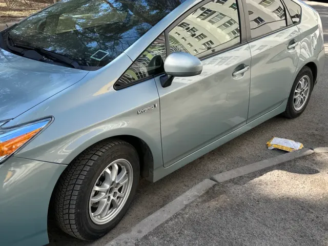 Toyota Prius - фото 2
