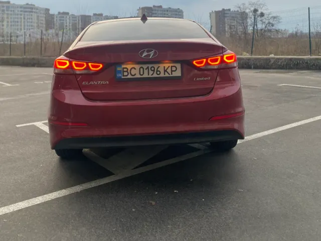Hyundai Elantra - фото 3