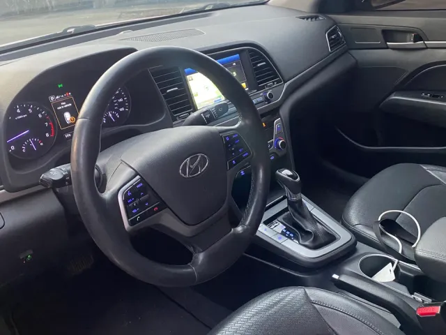 Hyundai Elantra - фото 5
