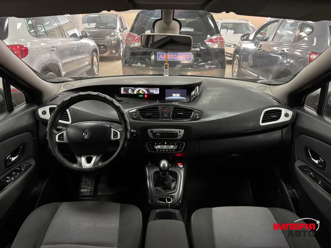 Renault Scenic - фото 8