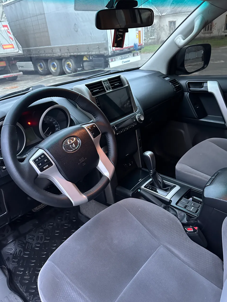 Toyota Land Cruiser Prado - фото 9