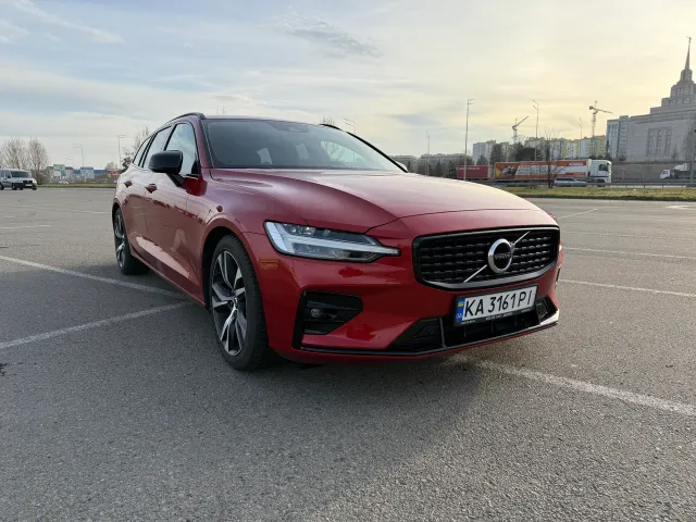 Volvo V60 - фото 1