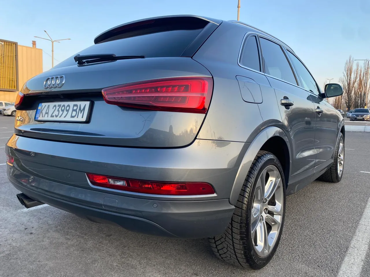Audi Q3 - фото 8