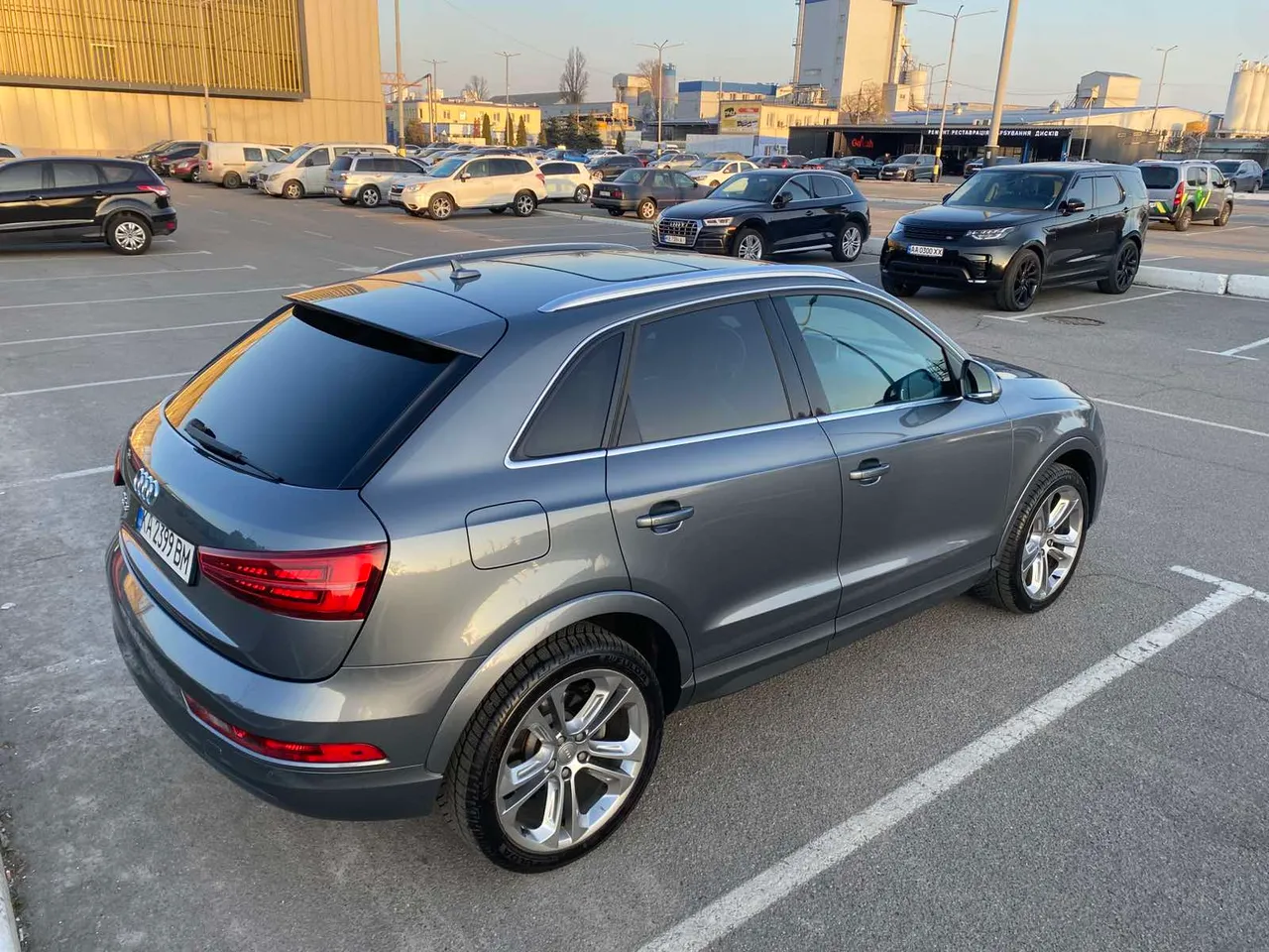 Audi Q3 - фото 14