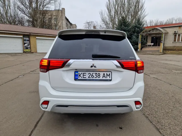 Mitsubishi Outlander - фото 5
