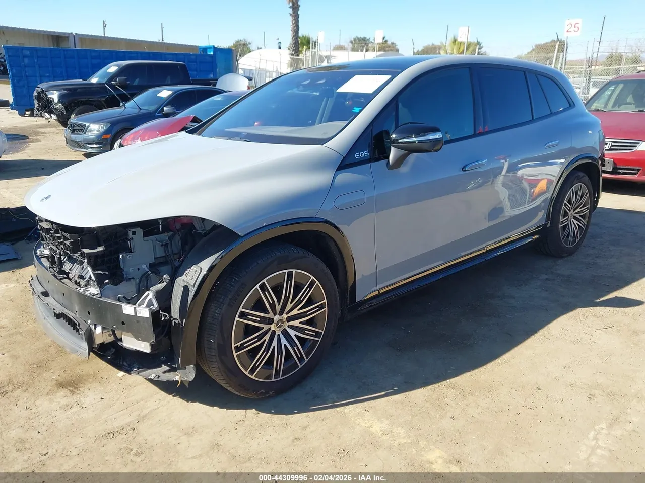 Mercedes-Benz EQS SUV - фото 3