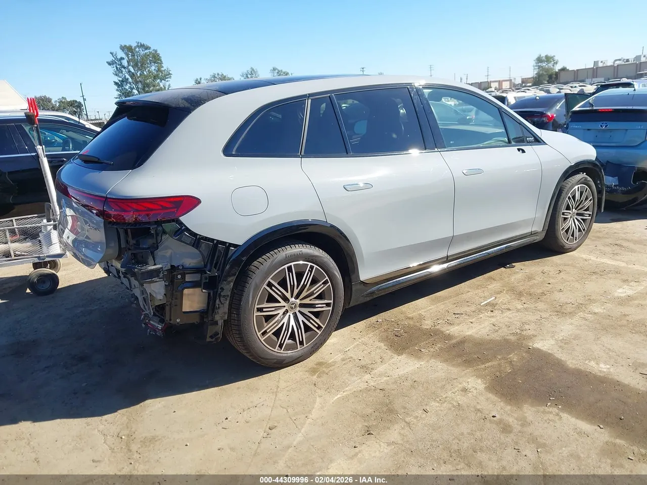 Mercedes-Benz EQS SUV - фото 6