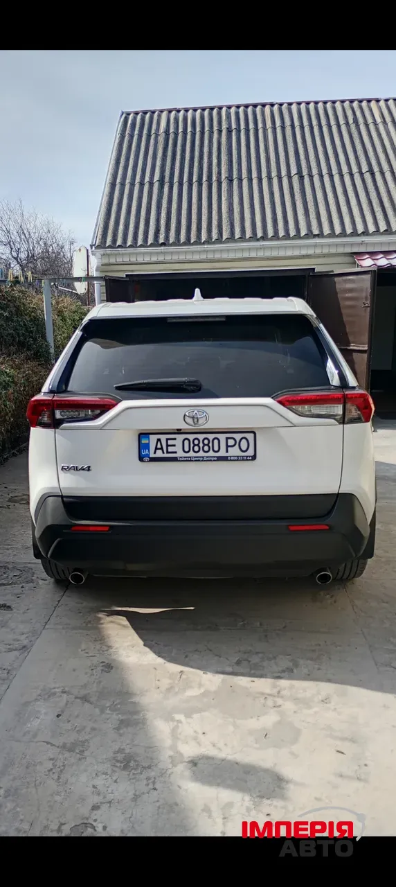 Toyota RAV4 - фото 2