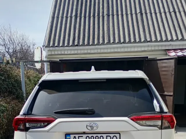 Toyota RAV4 - фото 2